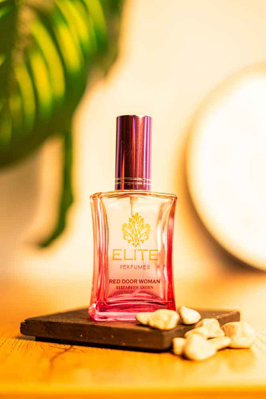 RED DOOR WOMAN ELIZABETH ARDEN